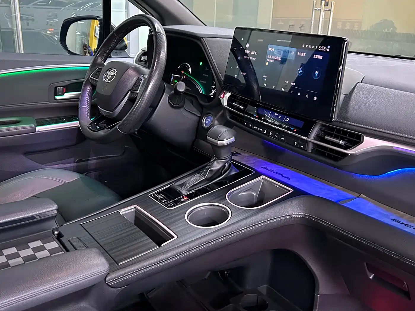 Toyota Sienna 2023 2.5L Hybrid Premium Edition фото 9