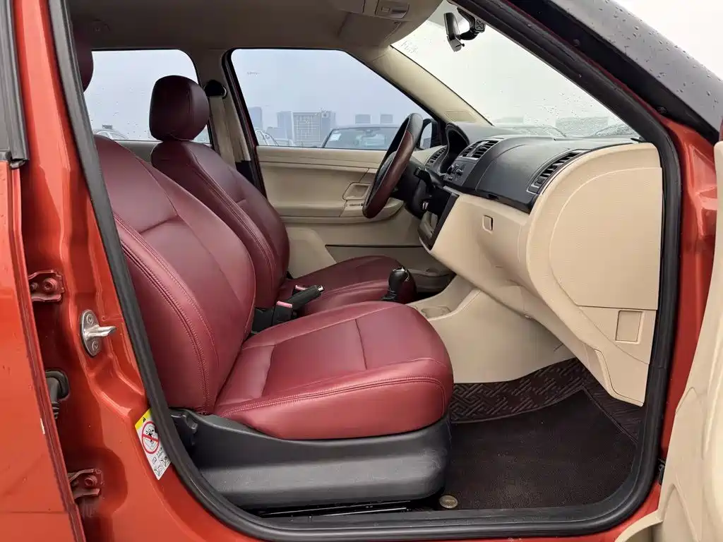 Škoda Fabia 2015 2014 1.4L Automatic Crystal Edition
