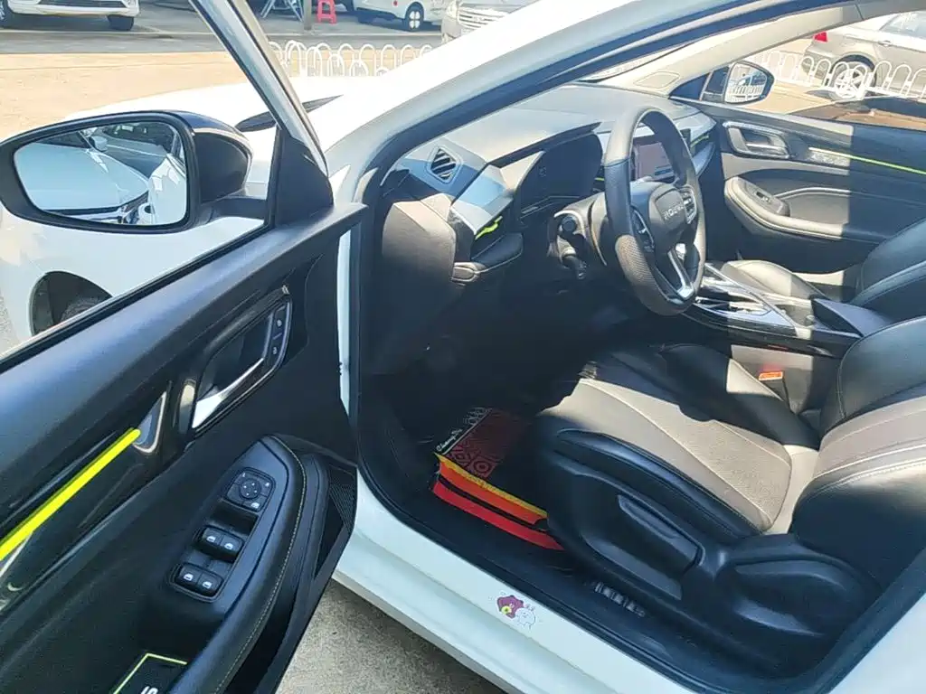 Photo 16 - Roewe i5