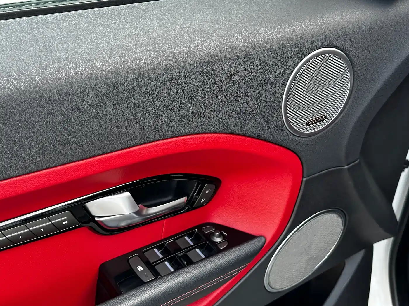 Land Rover Range Rover Evoque 2015 2.0T 5-Door Dynamic Edition фото 12