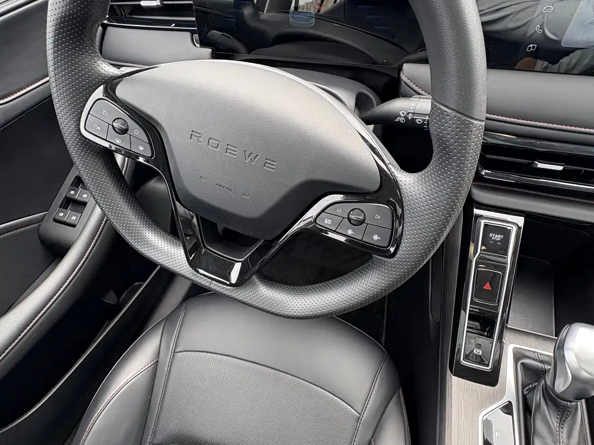 Фото 9 - Roewe i5