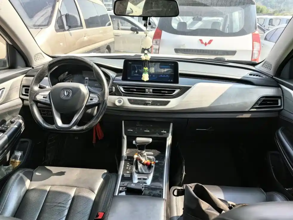 Photo 10 - Changan CS75