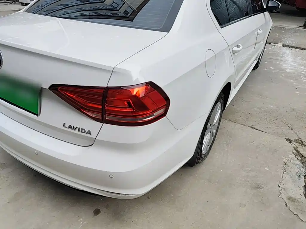 Фото 8 - Volkswagen Lavida