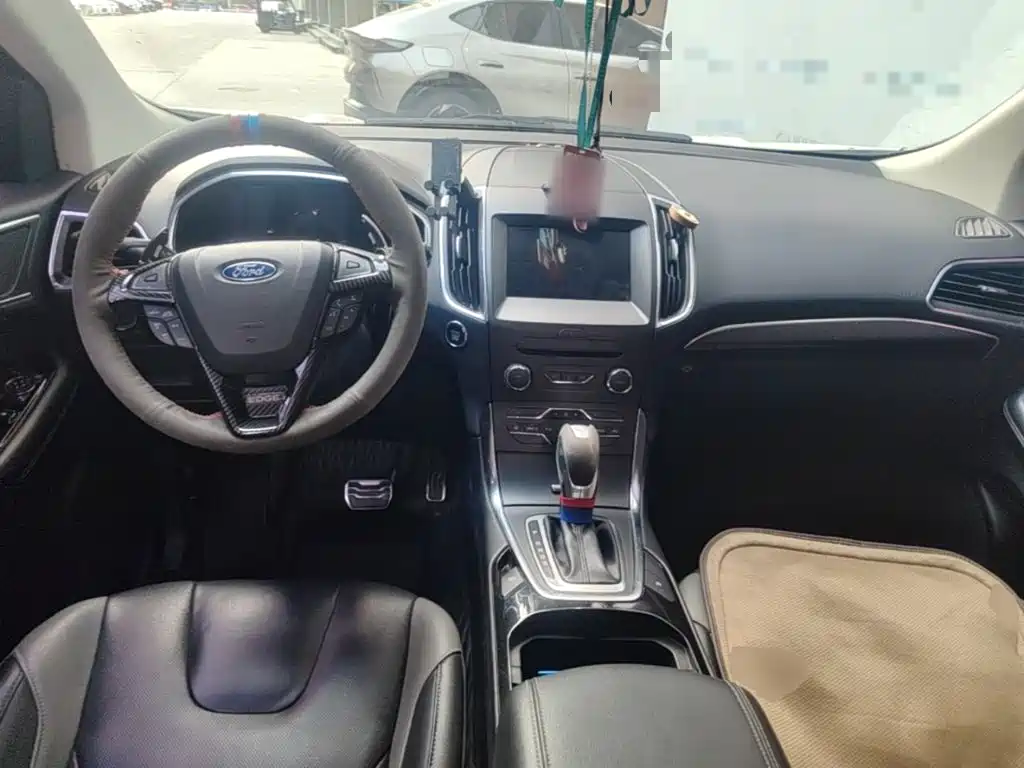 Фото 14 - Ford Edge