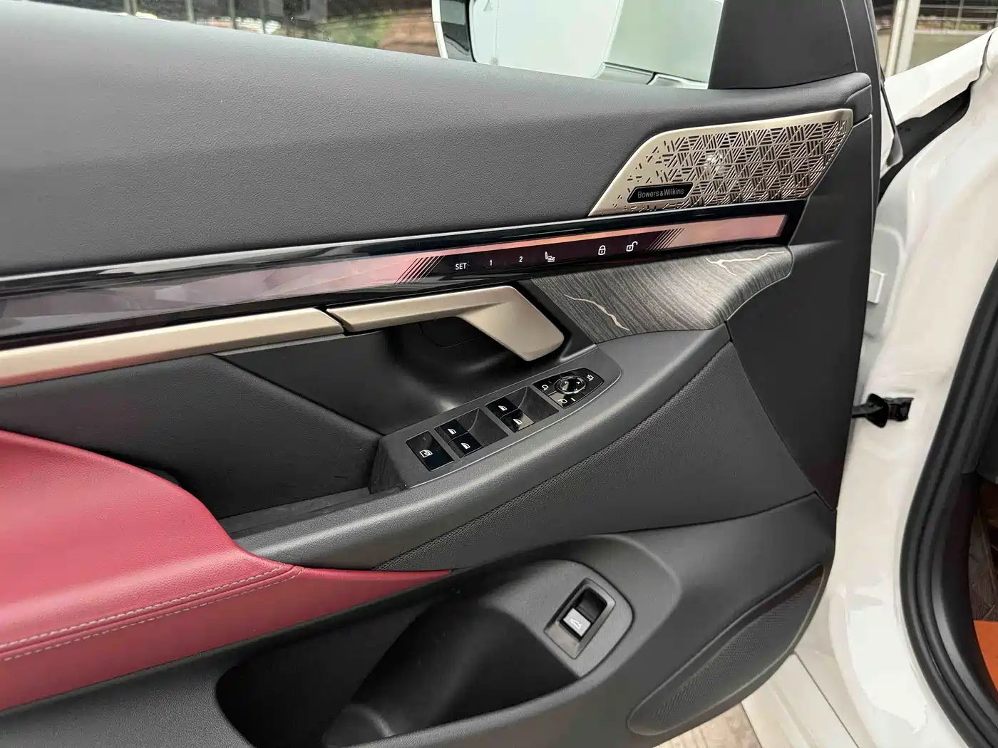 BMW 5 Series 2025 530Li Premium M Sport Package фото 31