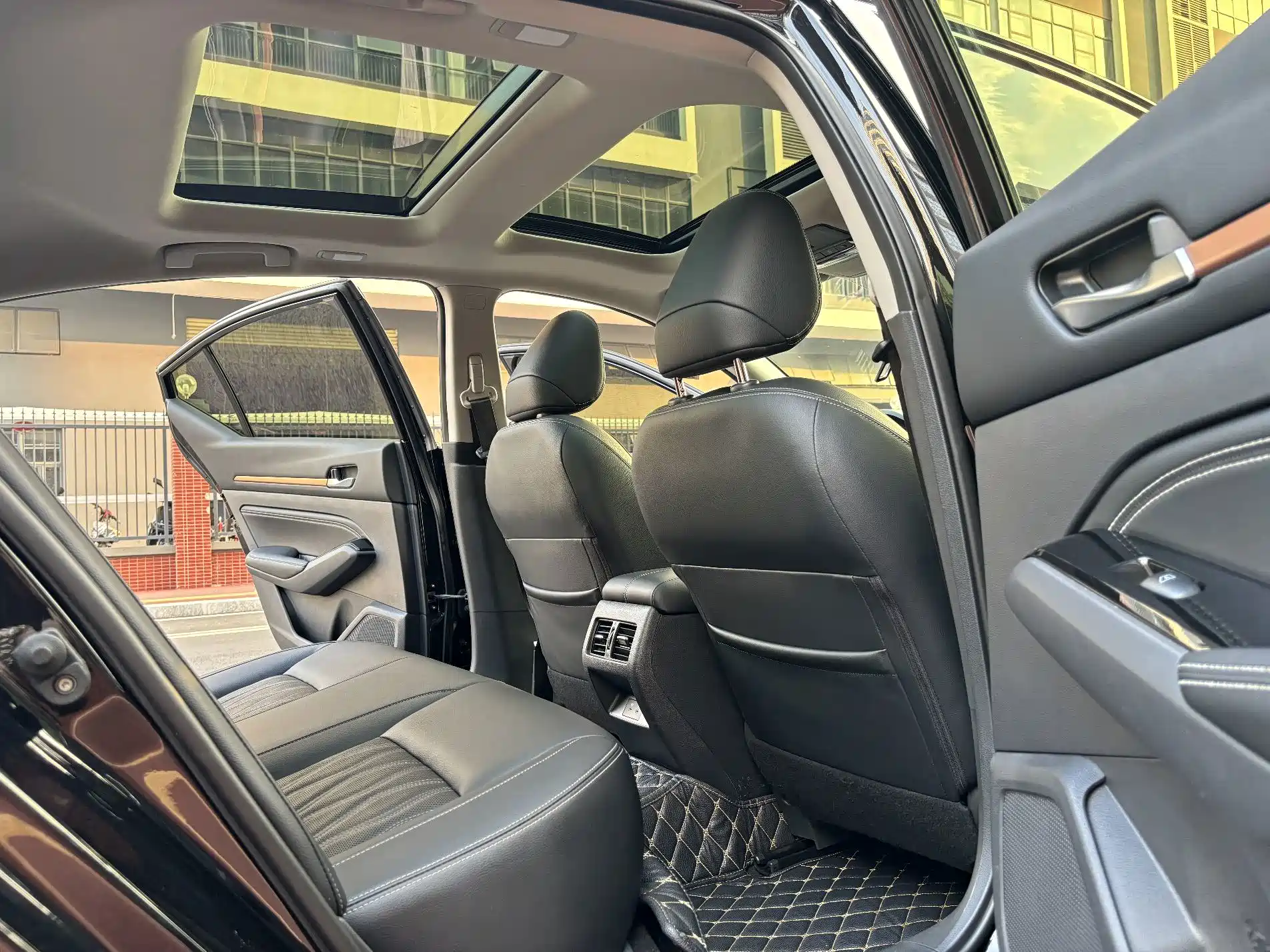 Photo 13 - Nissan Teana