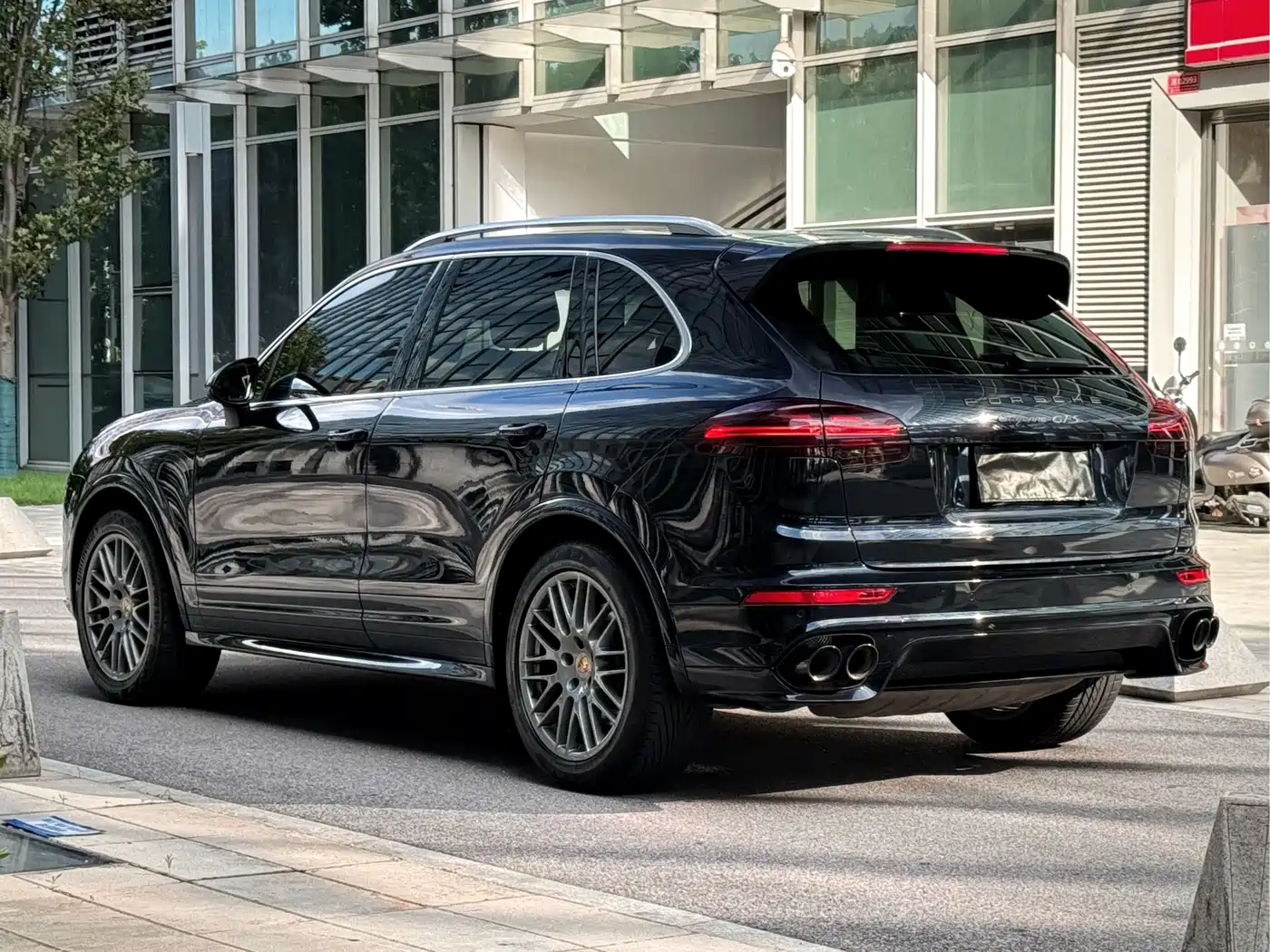Photo 9 - Porsche Cayenne