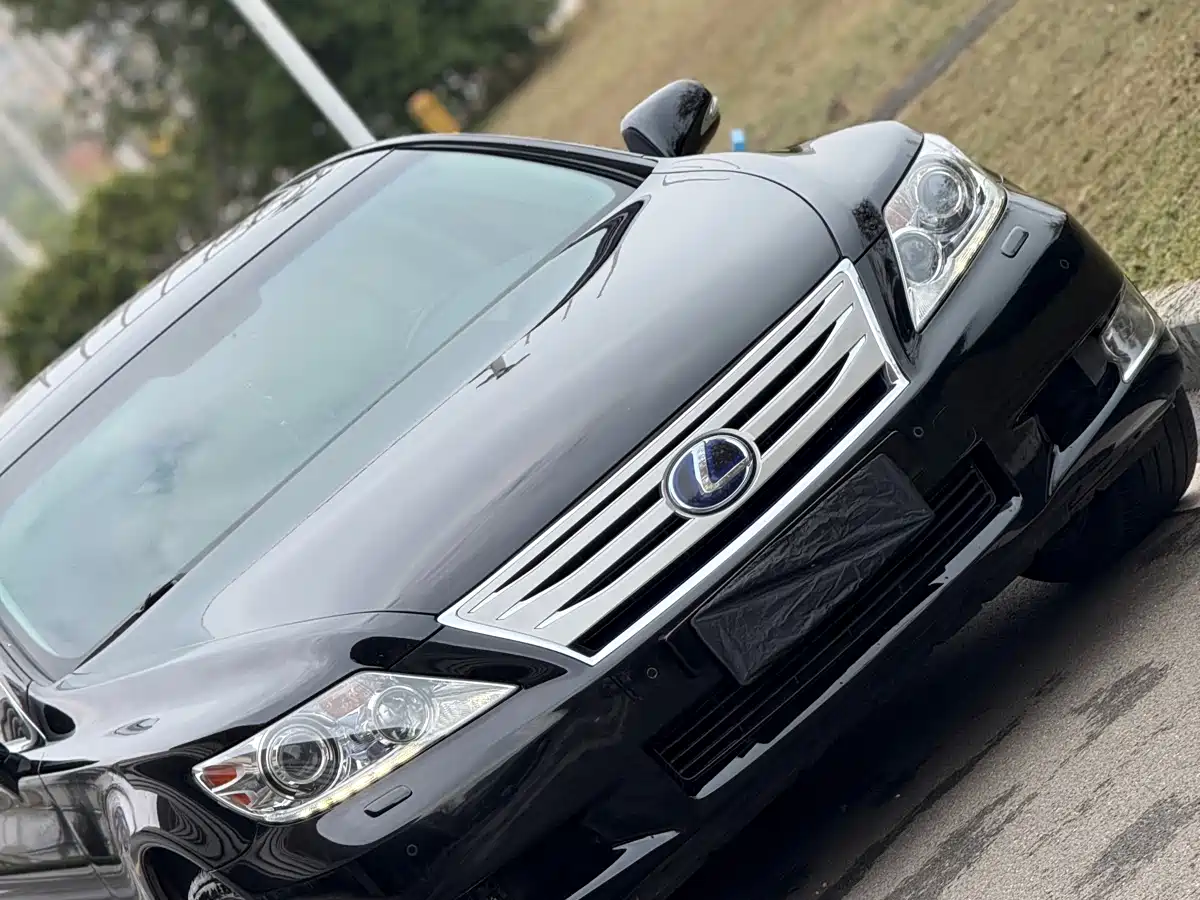 Lexus LS 2010 600hL фото 11