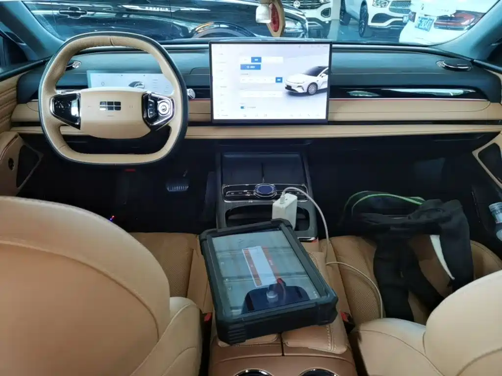Geely Galaxy Galaxy Xingyao 8 2025 2025 130km EM-i Premium Edition