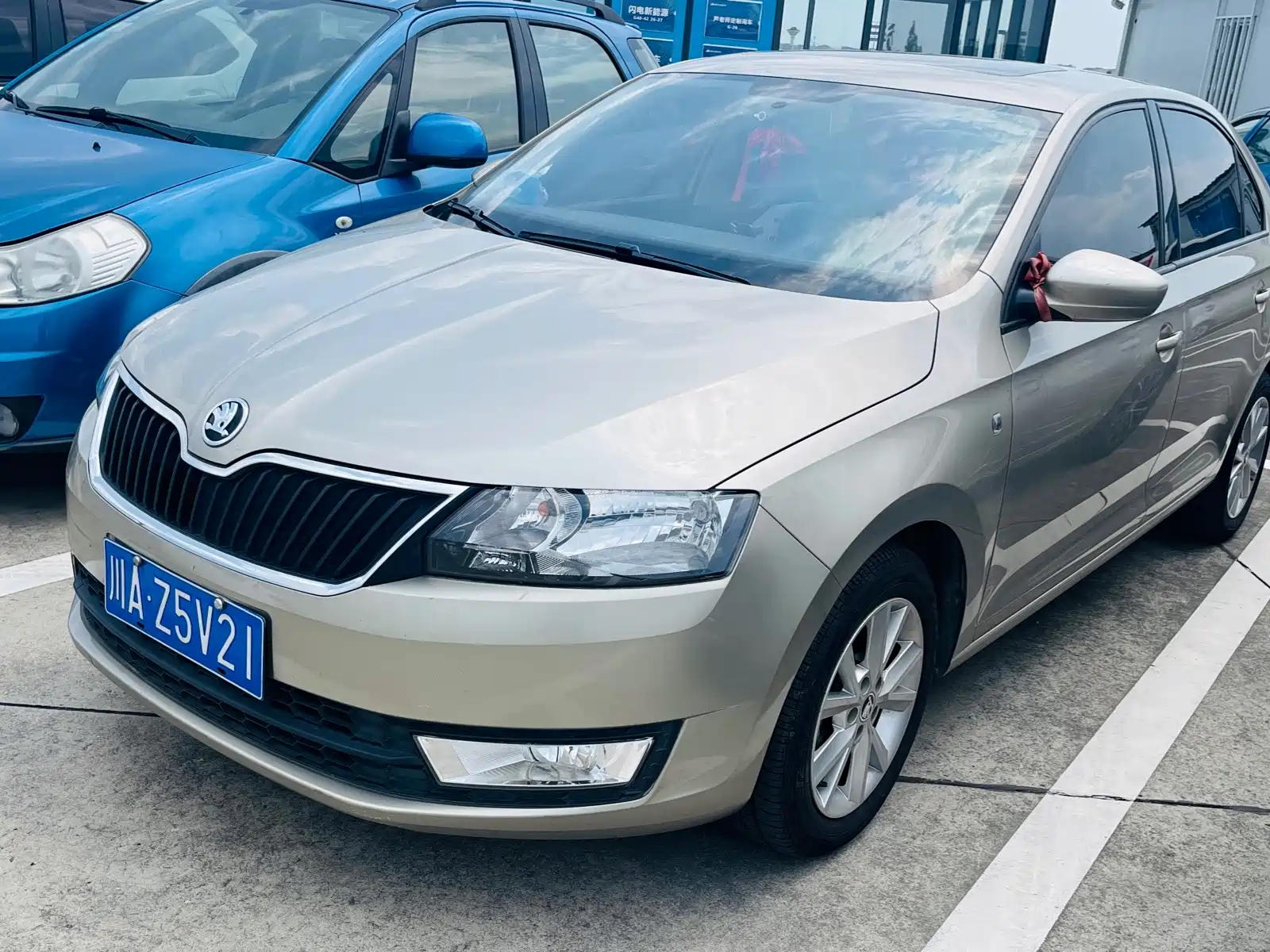 Photo 1 - Škoda Rapid