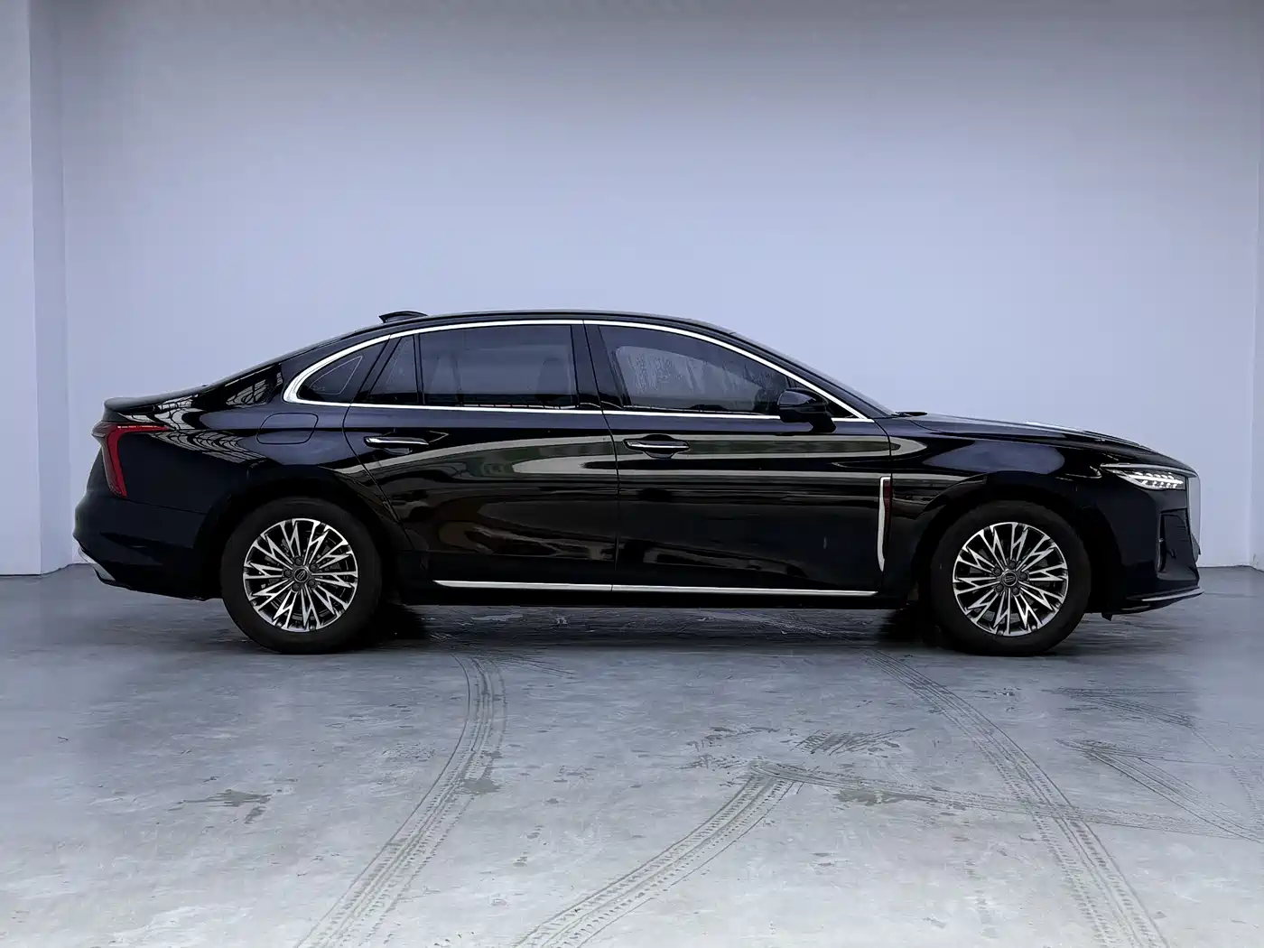 Hongqi H5 2025 1.5T DCT Flag Rhythm 500,000 Units Memorial Edition фото 8