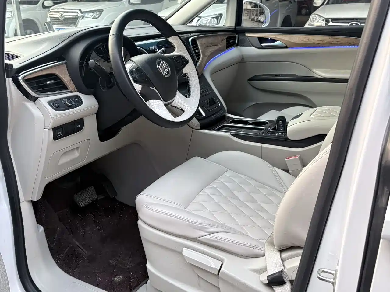 Buick GL8 2018 ES 28T Comfort Type China VI фото 4