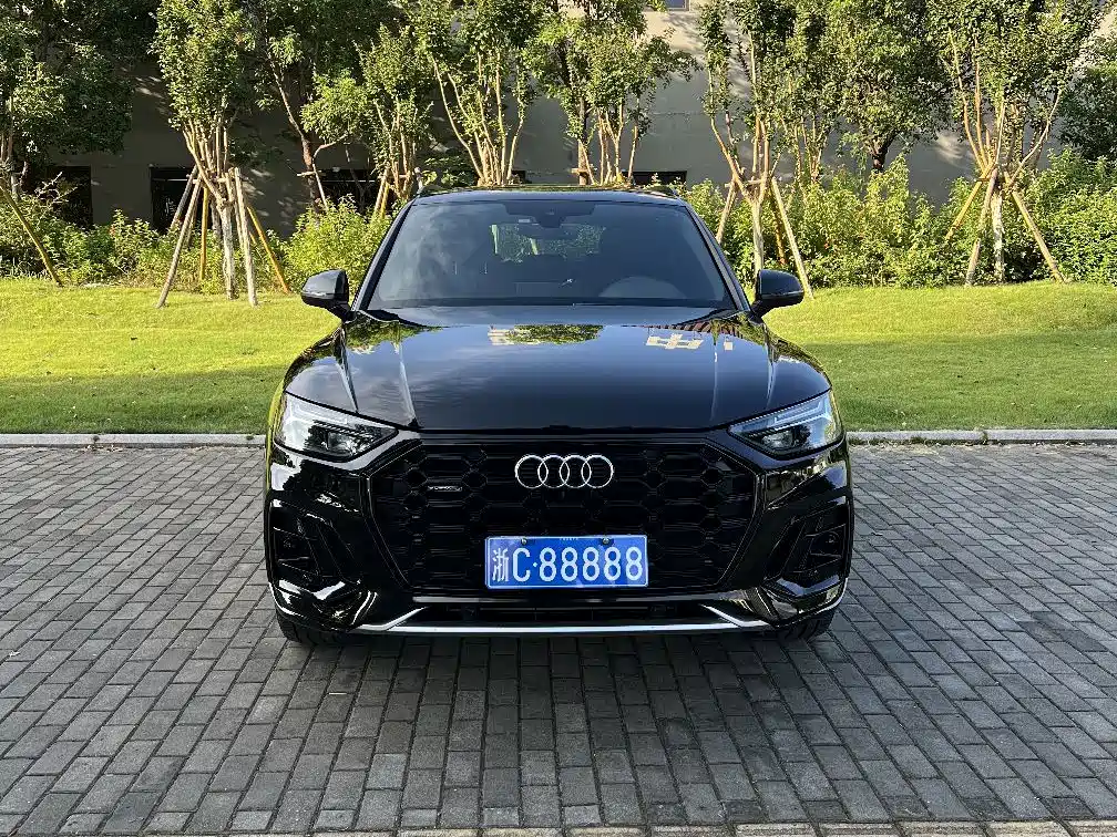 Фото 2 - Audi Q5L