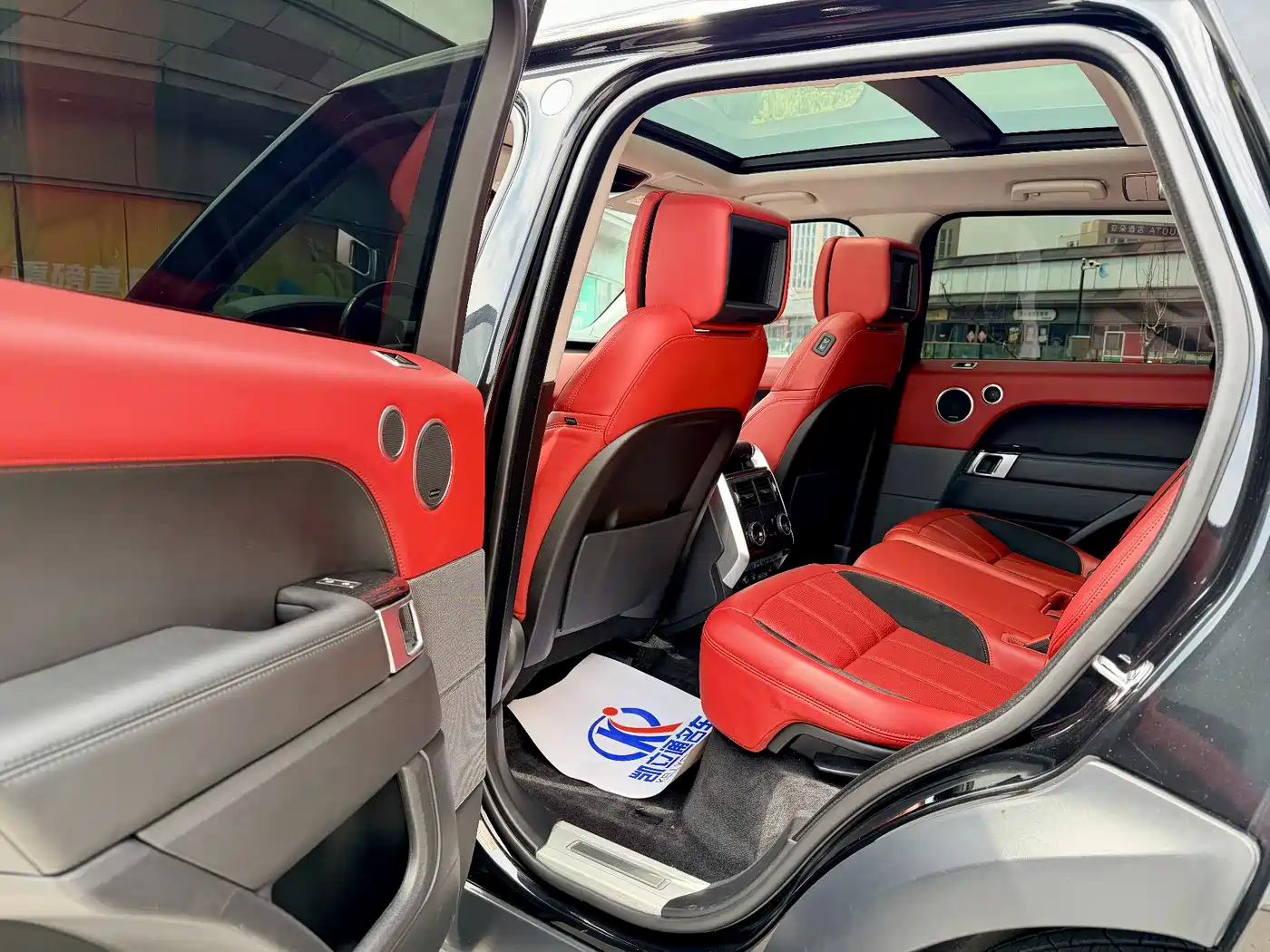Land Rover Range Rover Sport 2021 3.0 L6 Gloss Black Edition фото 15