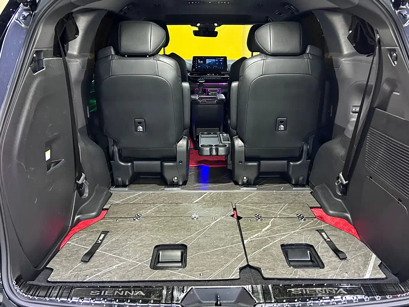 Toyota Sienna 2023 2.5L Hybrid Premium Edition фото 11