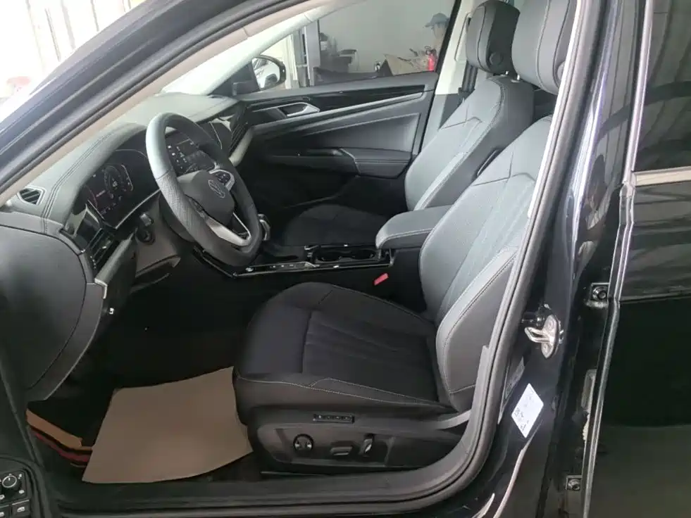 صورة 15 - Volkswagen Passat