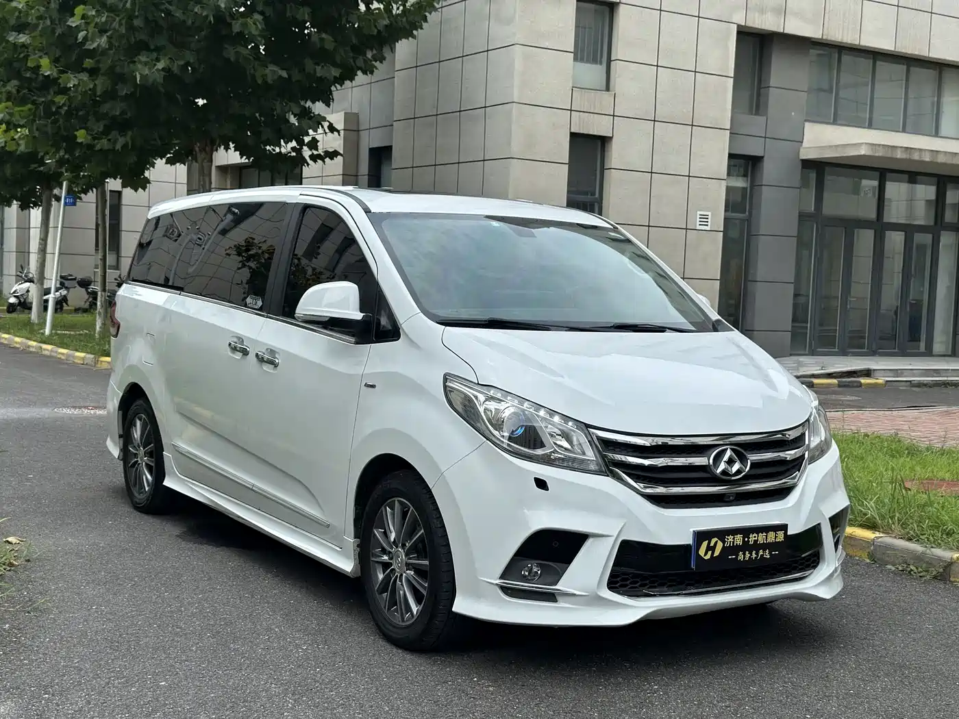 SAIC Maxus Maxus G10 2018 2018 PLUS 2.0T Automatic Flagship Edition