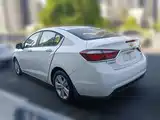 Photo 4 - Chevrolet Cruze