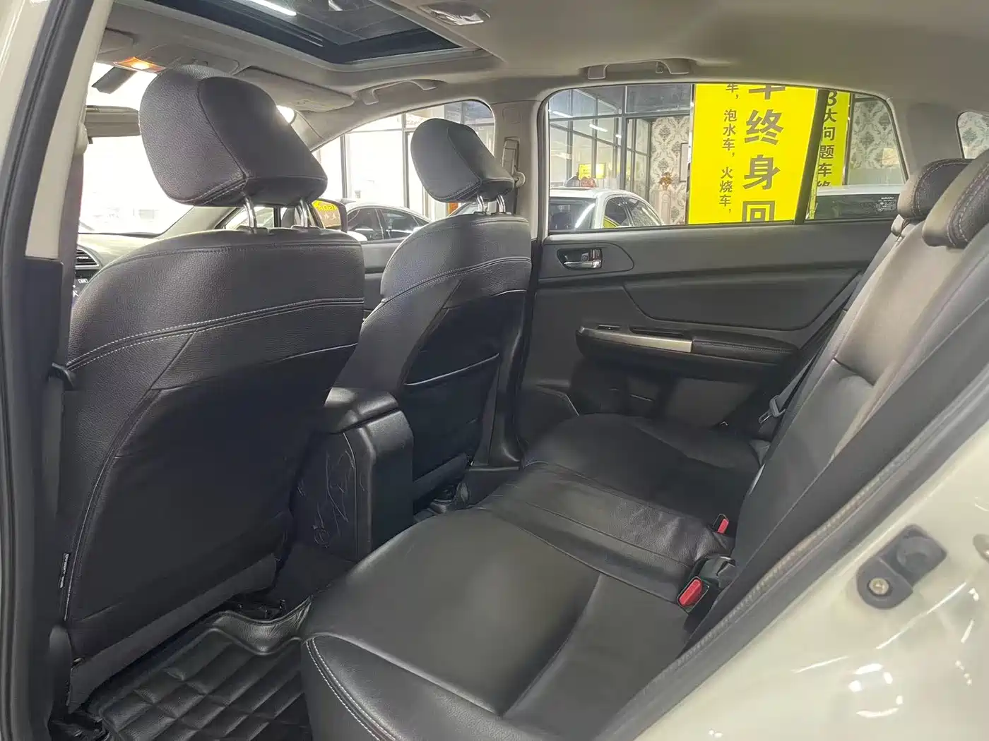Subaru XV 2015 2.0i Luxury Edition фото 8