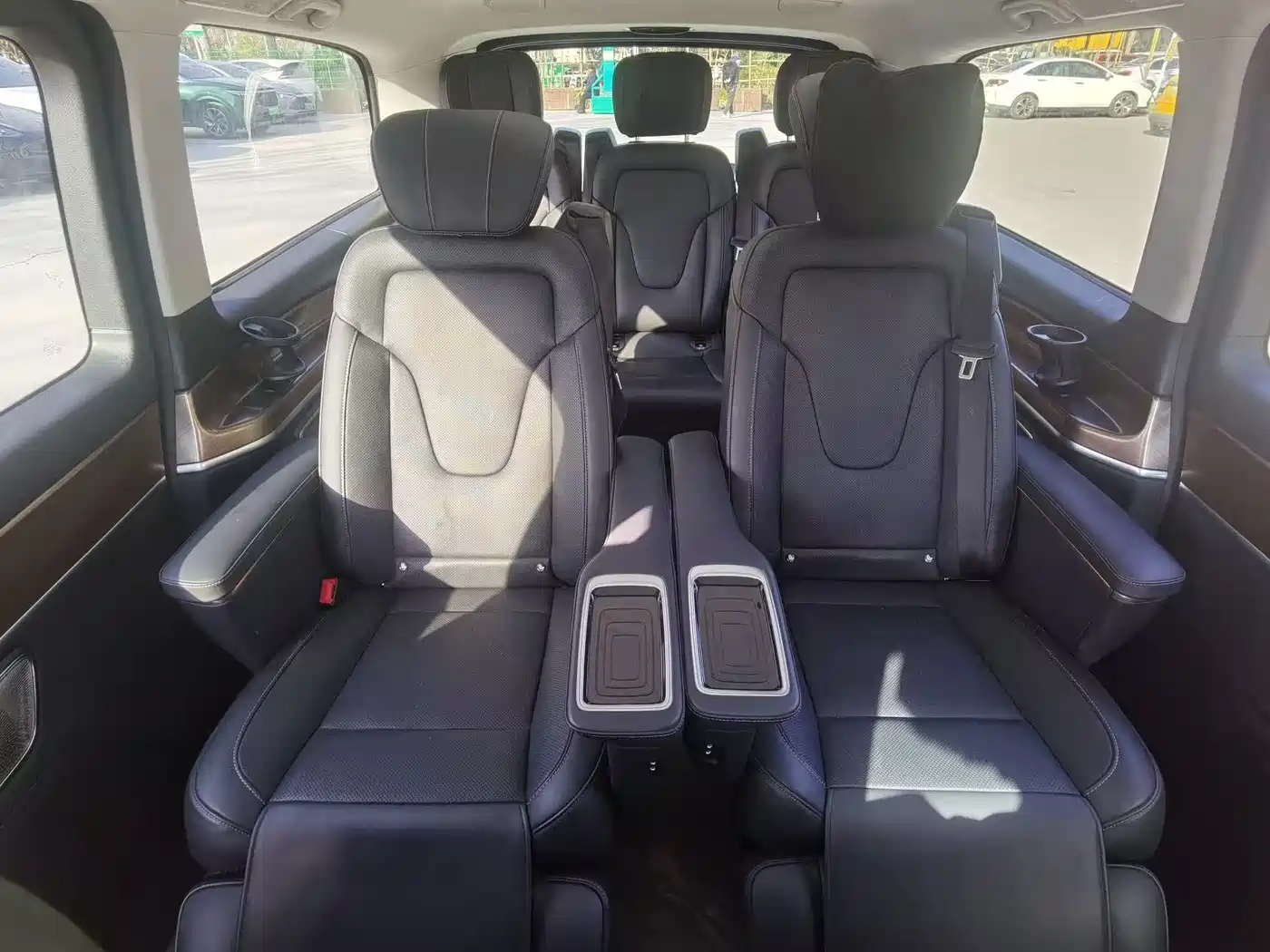 Mercedes-Benz V-Class 2022 V 260 L Long Wheelbase Luxury Edition фото 4