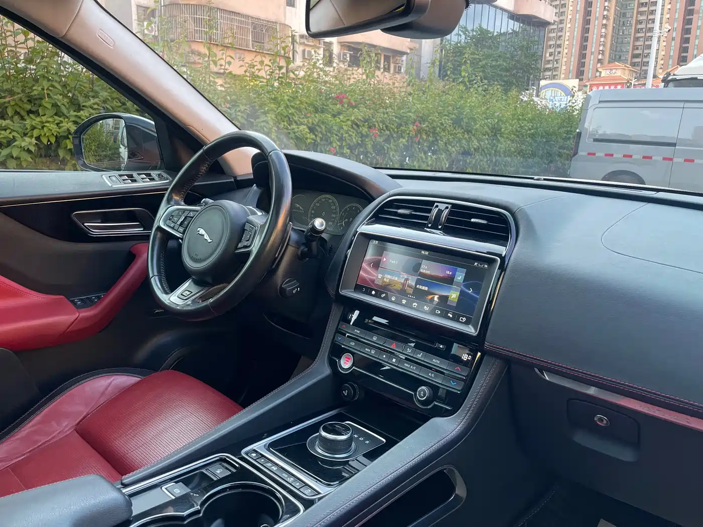 Jaguar F-PACE 2017 2016 2.0T FWD R-Sport Edition
