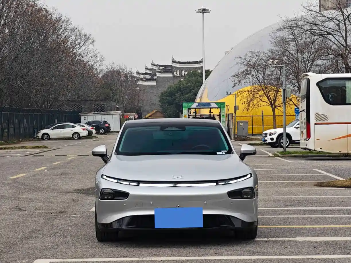 Фото 2 - XPeng P7