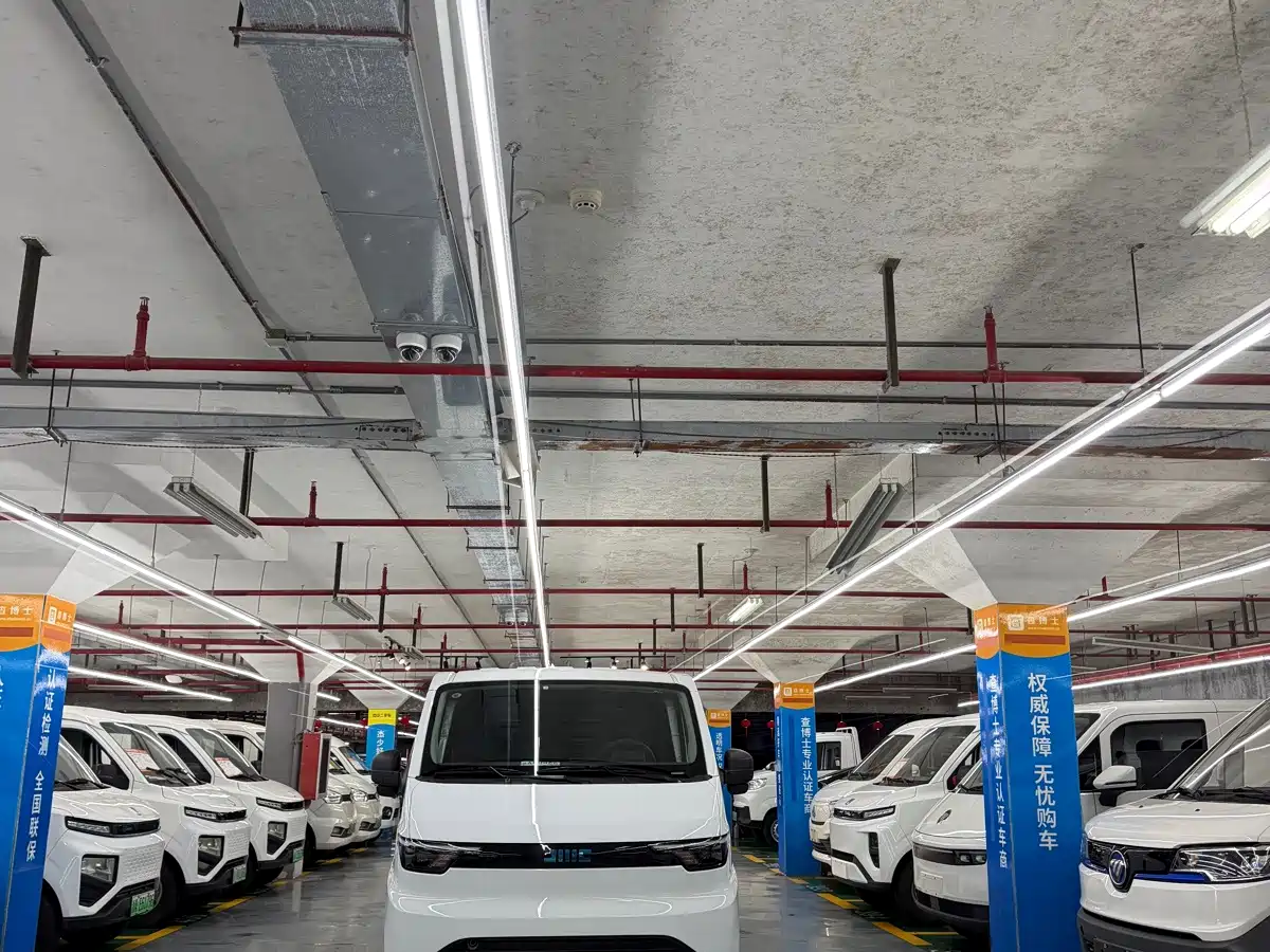 Jiangling E-Fushun 2025 2025 Model Blind Window Version 50.38kWh Medium Wheelbase Low Roof 3.0T
