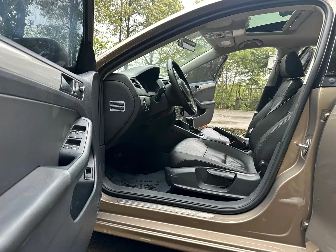 Volkswagen Sagitar 2015 230TSI Automatic Comfort фото 6