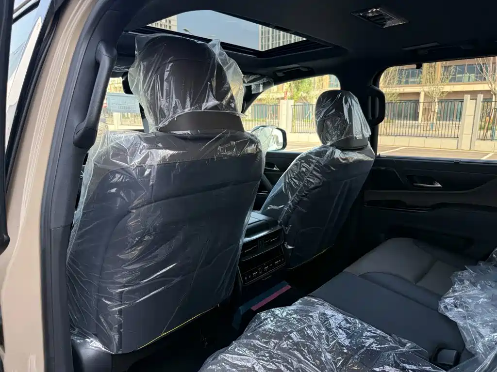 Фото 16 - Lexus LX