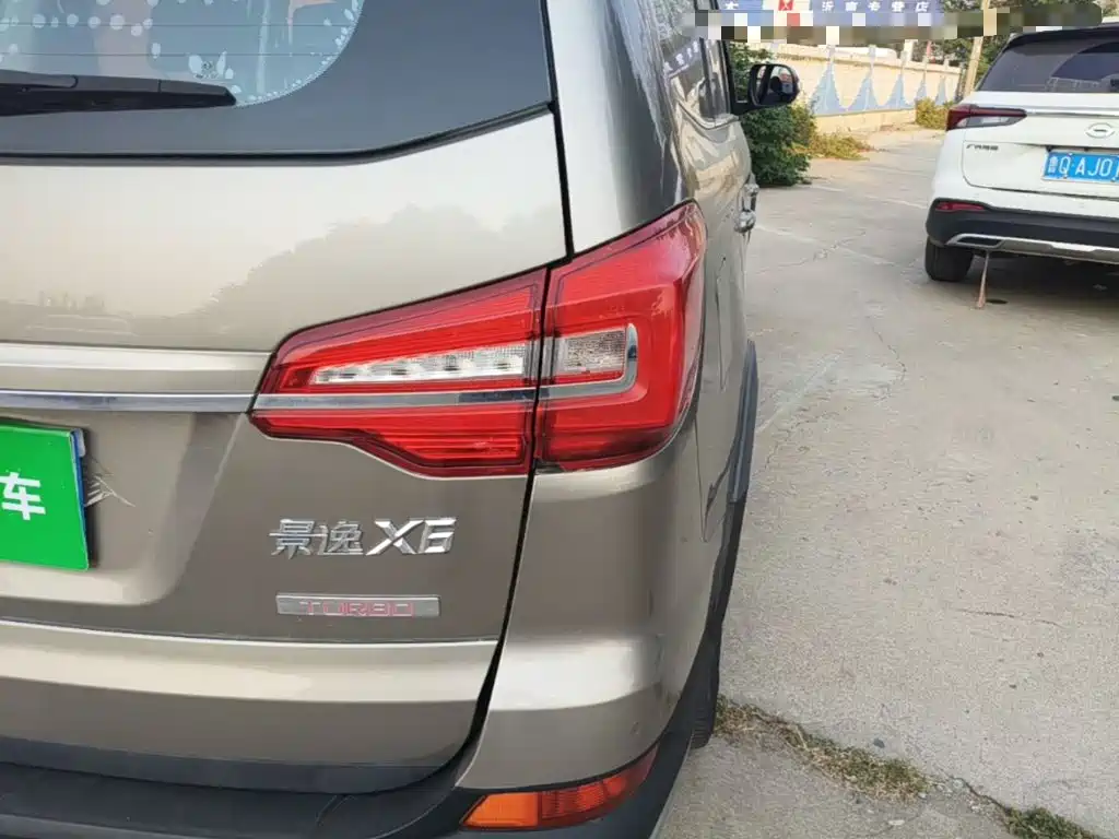 Photo 8 - Dongfeng Fengxing Jingyi X6
