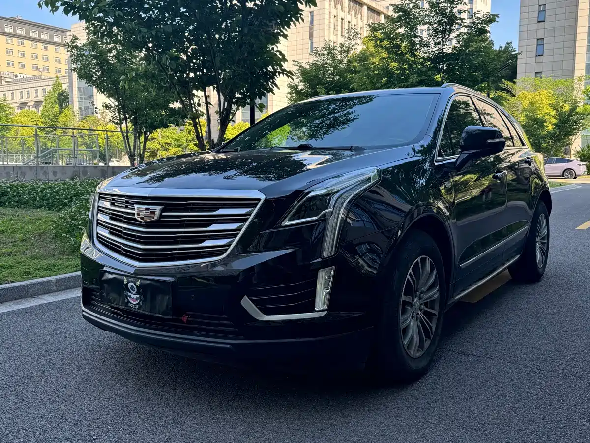 Фото 1 - Cadillac XT5