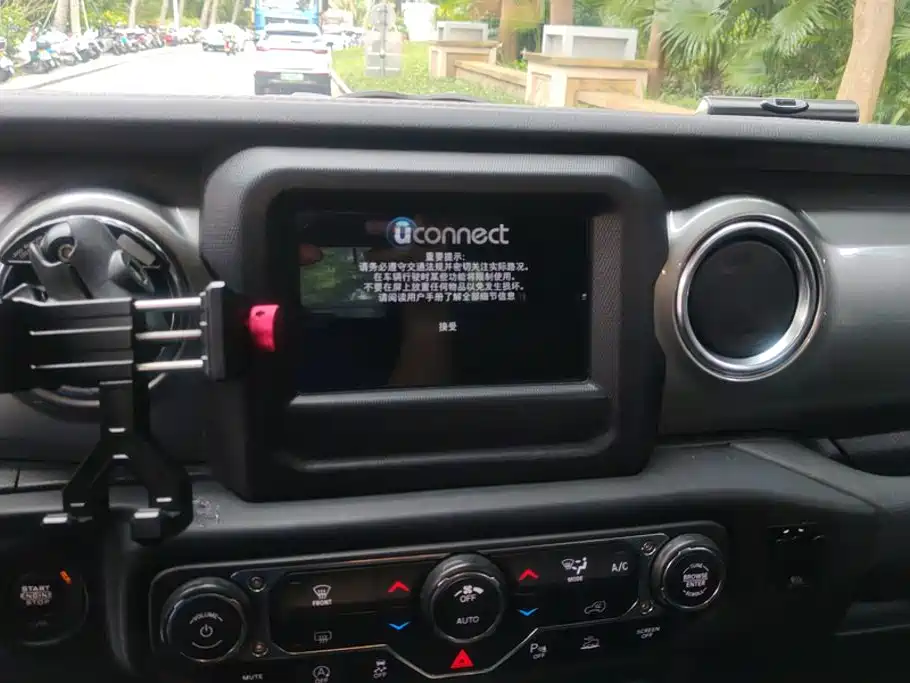 Photo 13 - Jeep Wrangler