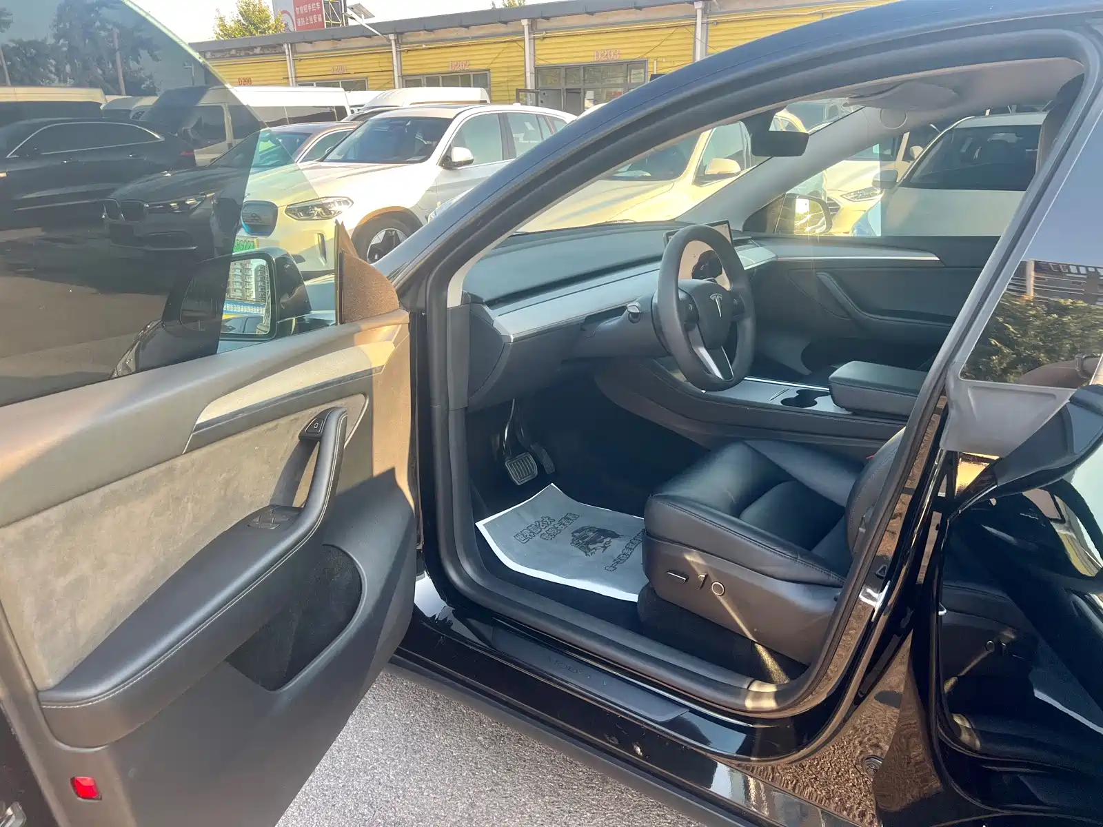 Photo 9 - Tesla Model Y