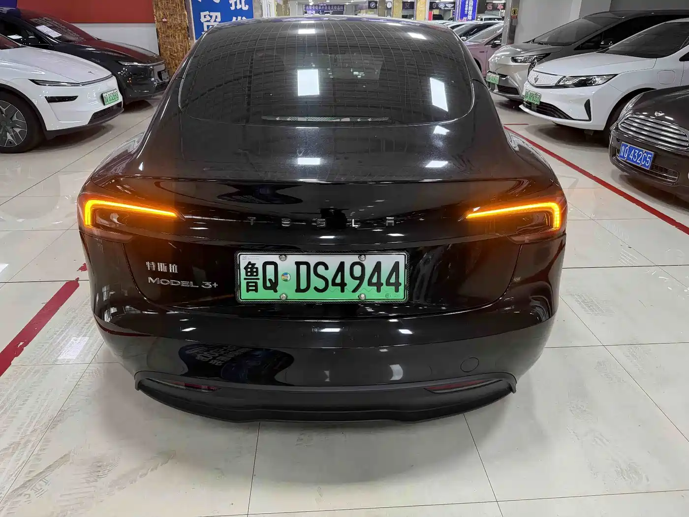 Фото 10 - Tesla Model 3