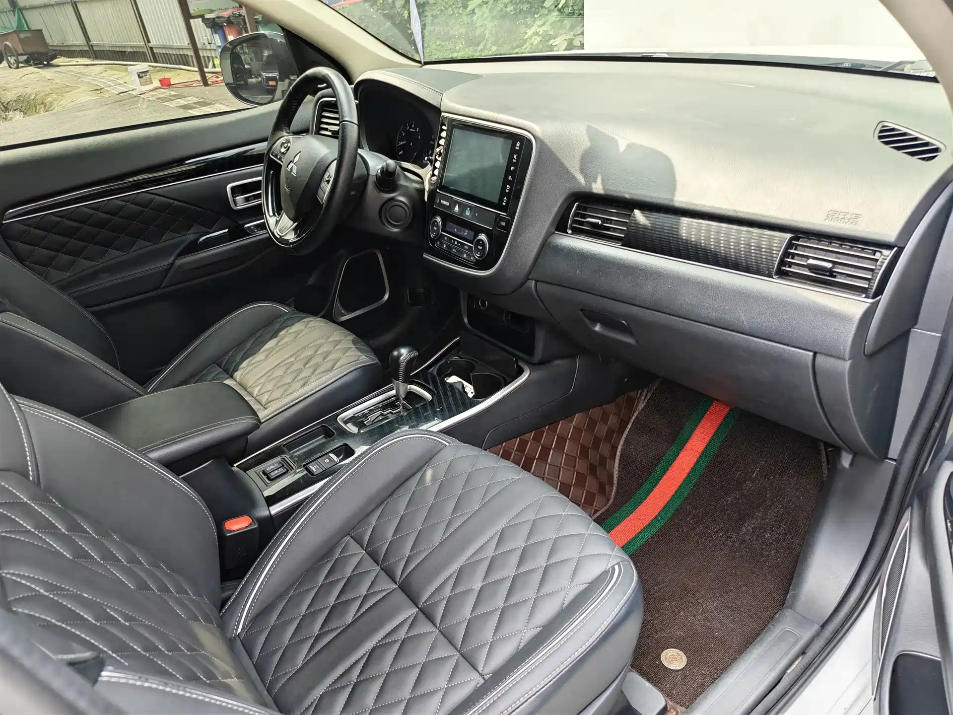 Фото 9 - Mitsubishi Outlander