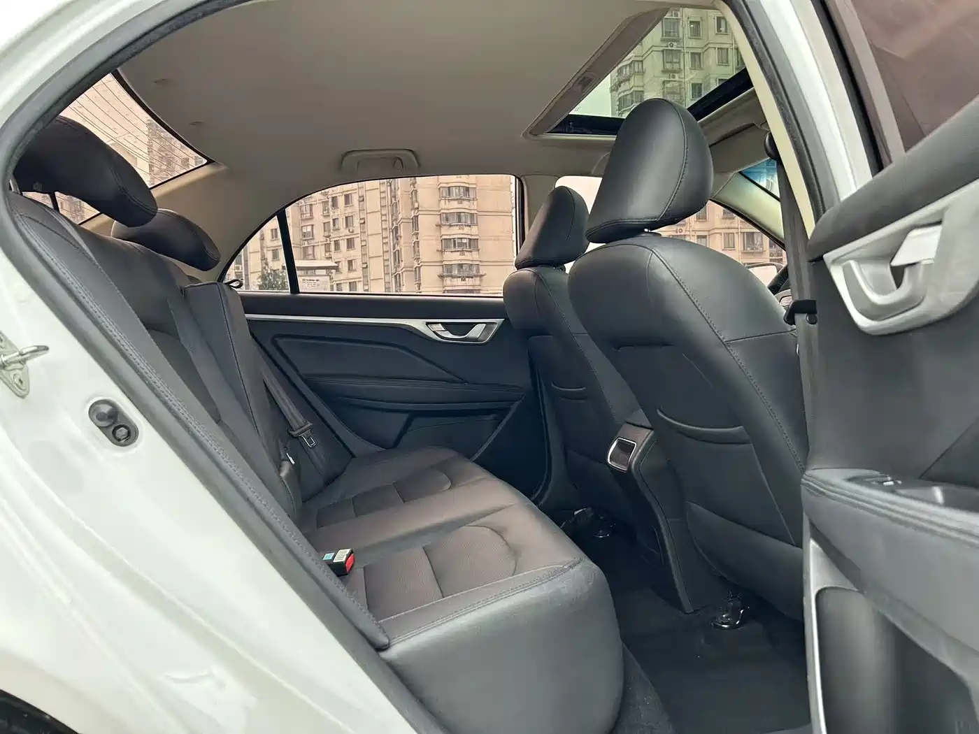 Photo 5 - Geely Vision