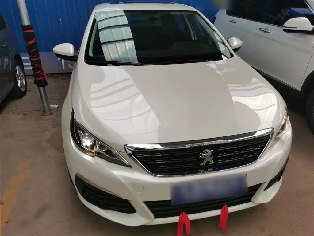 Peugeot 308 2018 1.6L Auto Luxury Edition фото 3