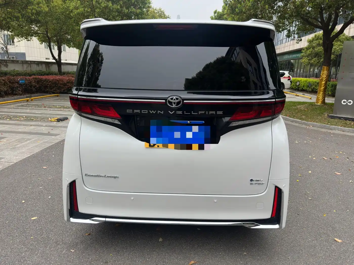 Toyota Vellfire 2024 Crown Hybrid 2.5L Executive Premium Edition фото 5