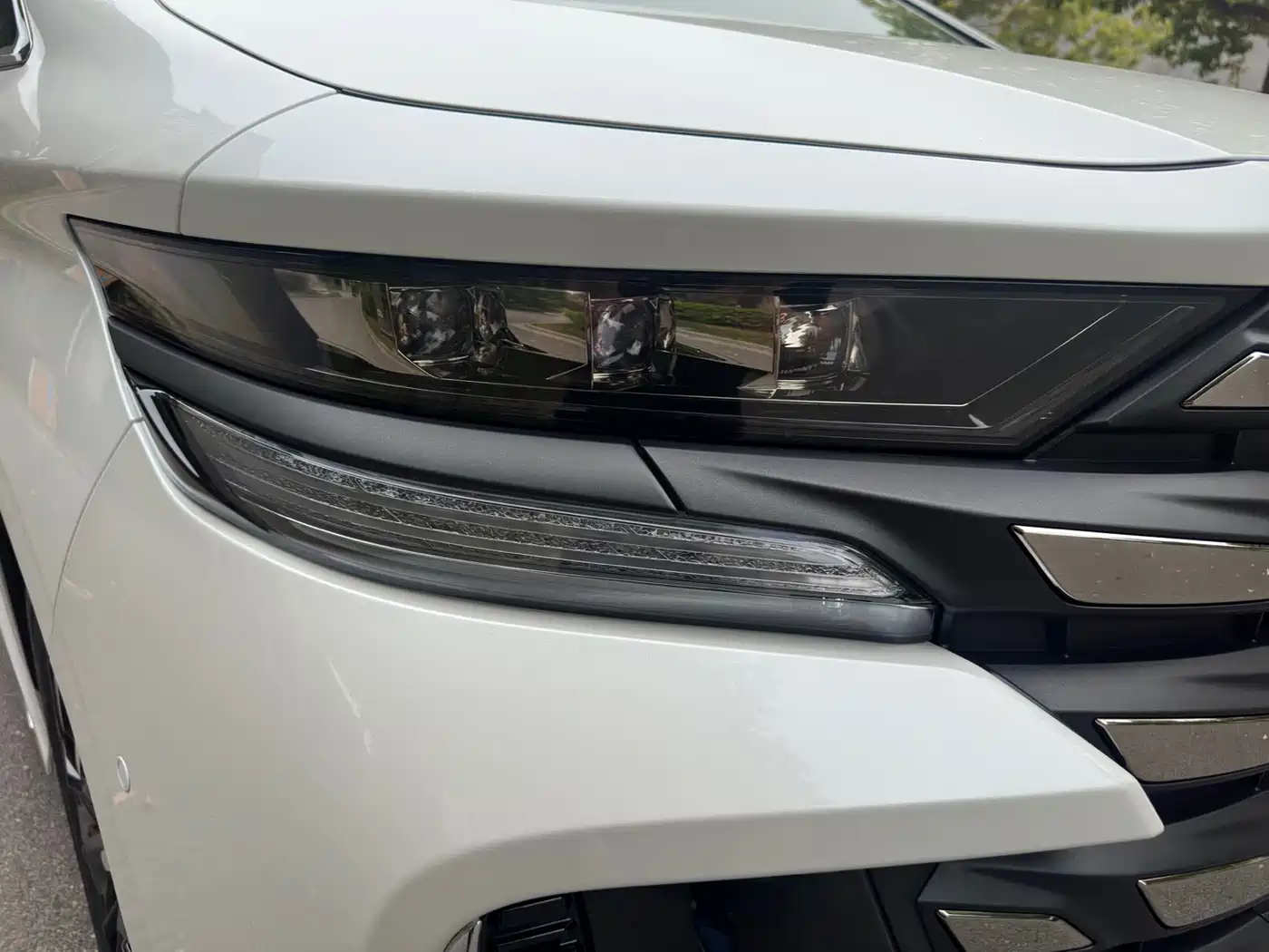 Toyota Vellfire 2024 Crown Hybrid 2.5L Executive Premium Edition фото 7