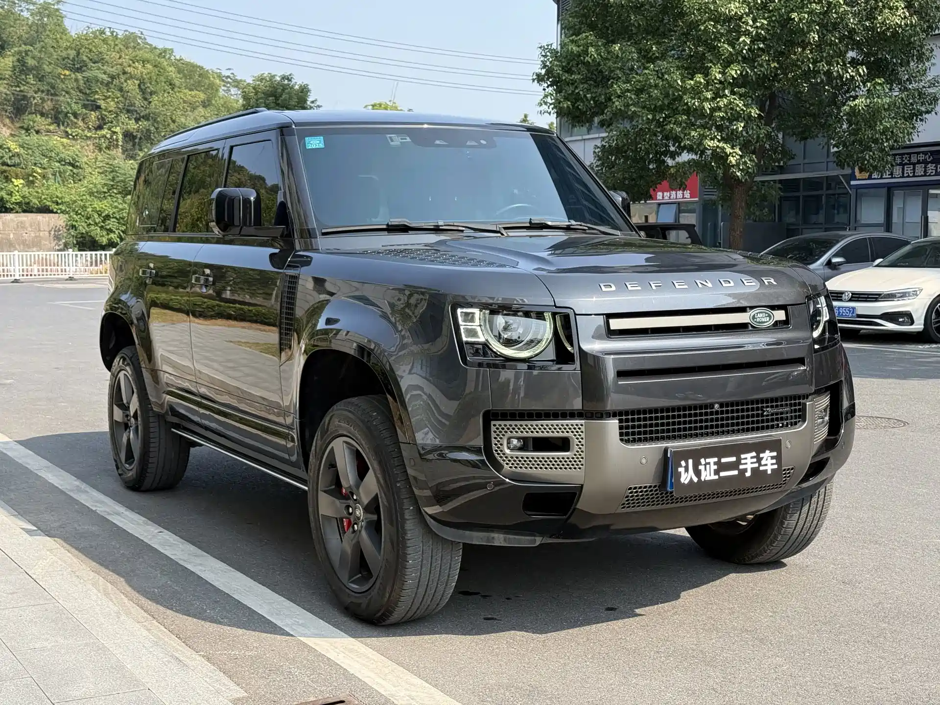 Photo 3 - Land Rover Defender