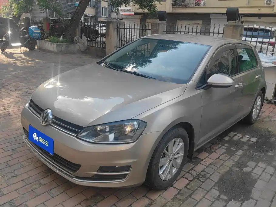 Фото 1 - Volkswagen Golf
