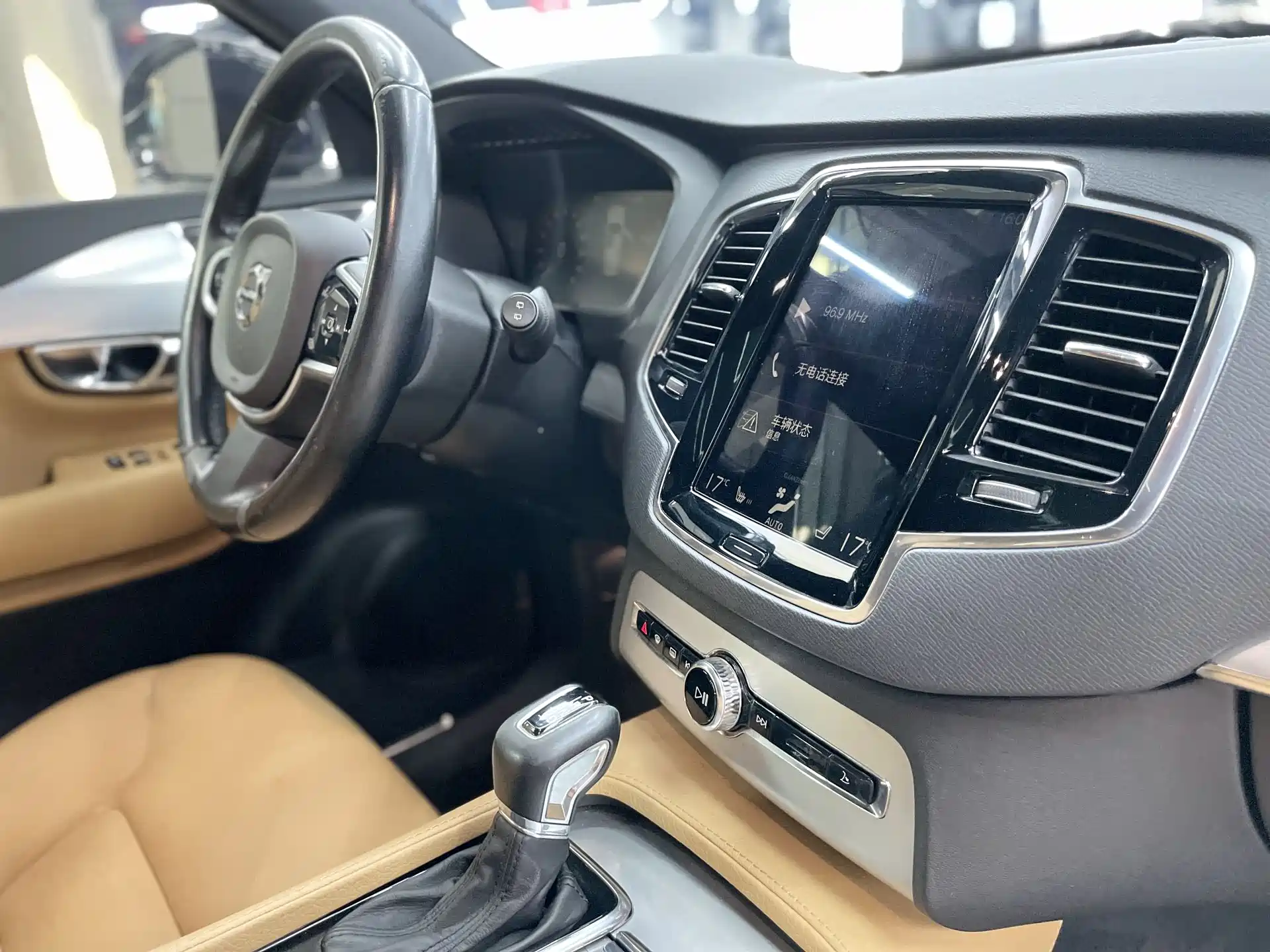 Фото 18 - Volvo XC90