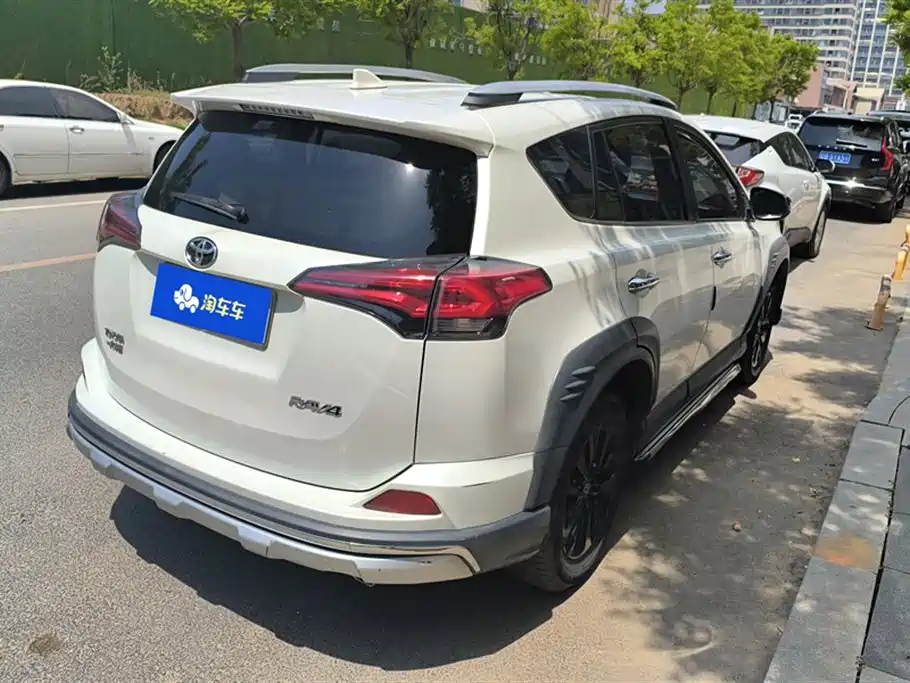 Toyota RAV4 Rongfang 2019 2.0L CVT 2WD Trend X Limited Edition China V фото 3