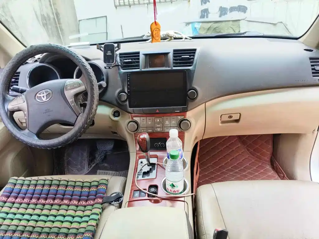 Photo 12 - Toyota Highlander
