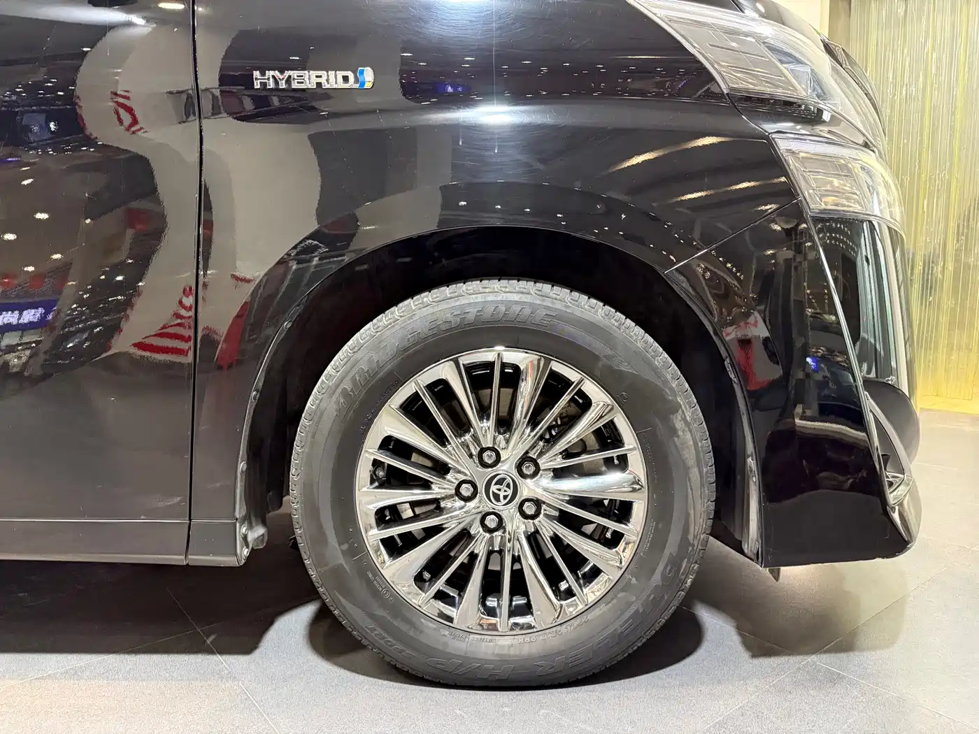 Toyota Vellfire 2020 Twin Engine 2.5L HV Premium Edition фото 19