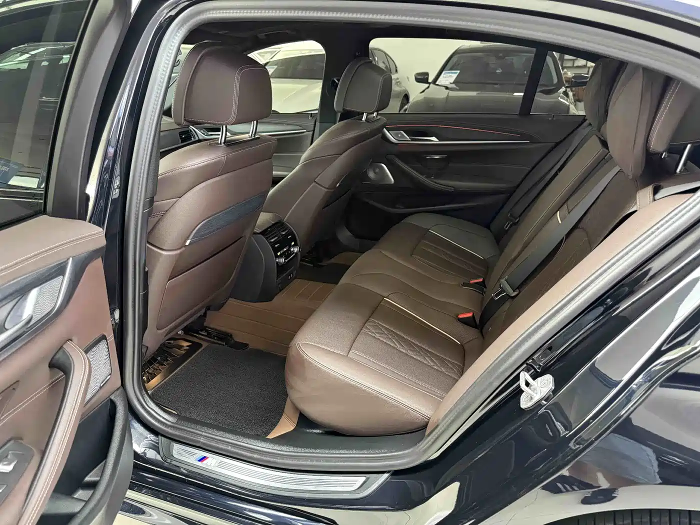 صورة 12 - BMW 5 Series