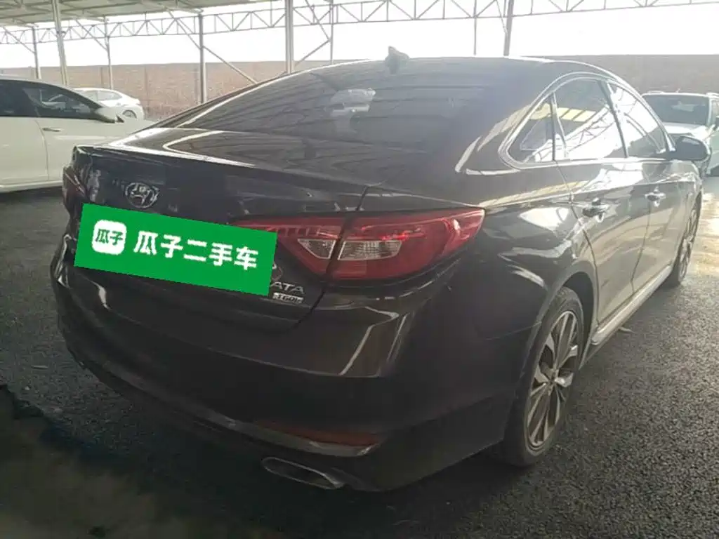 Photo 10 - Hyundai Sonata