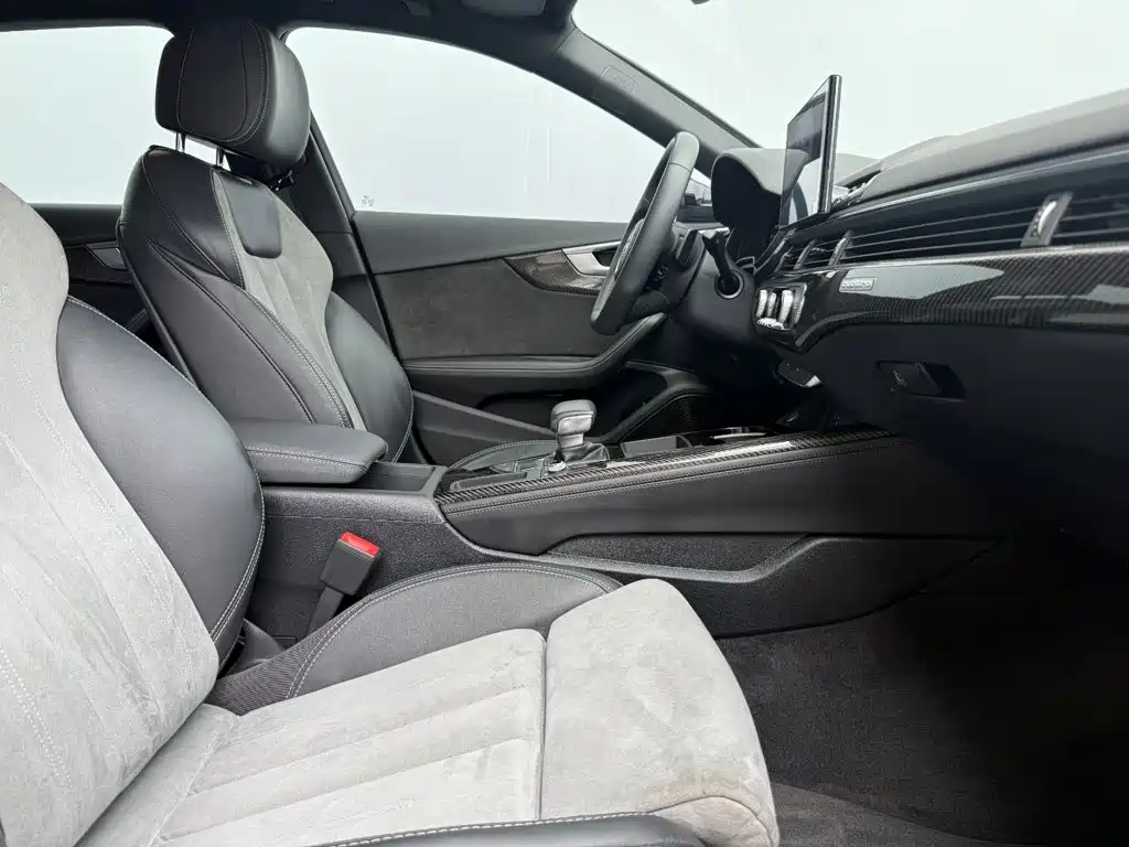 Photo 14 - Audi A4L
