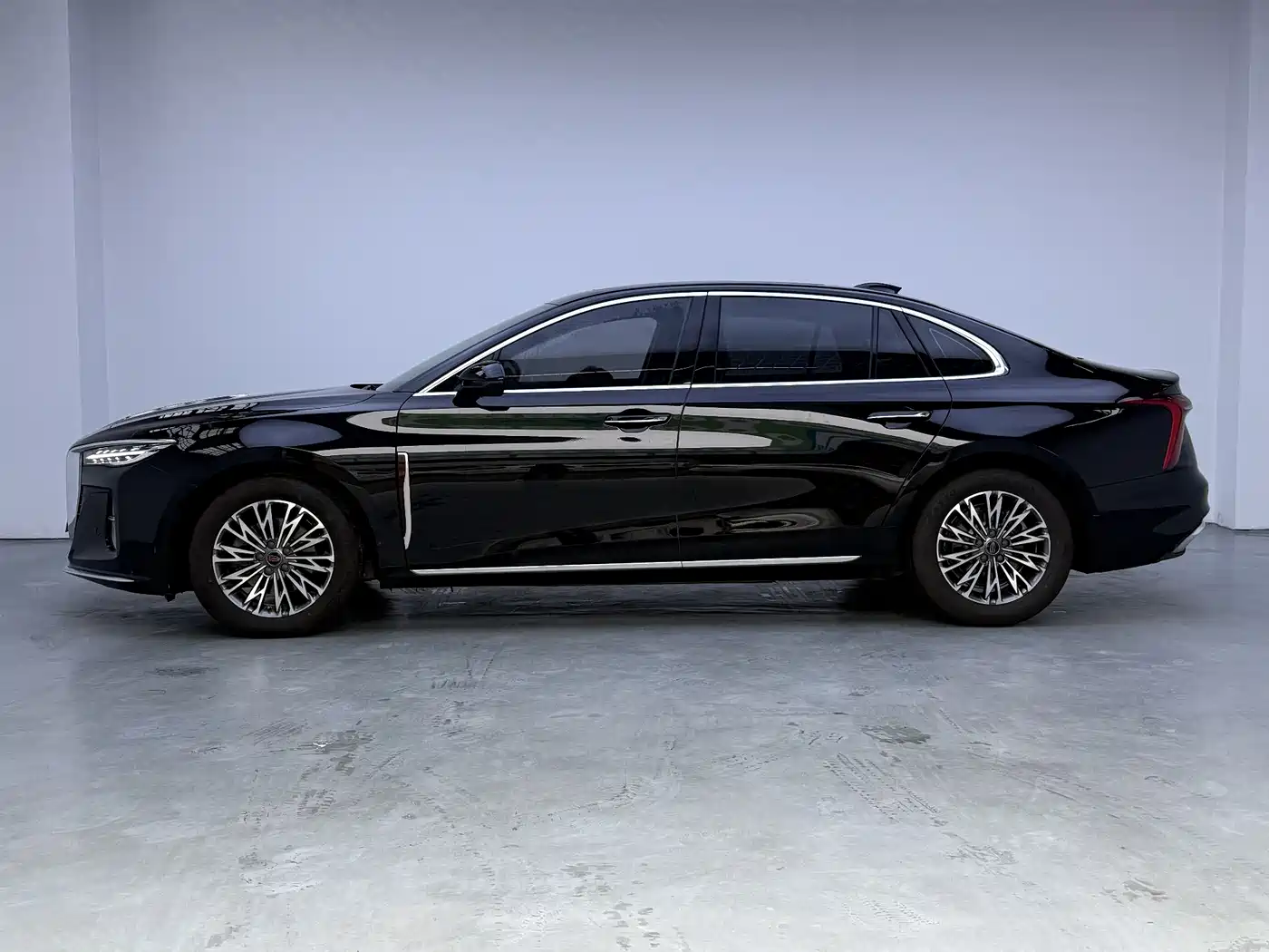 Hongqi H5 2025 1.5T DCT Flag Rhythm 500,000 Units Memorial Edition фото 7