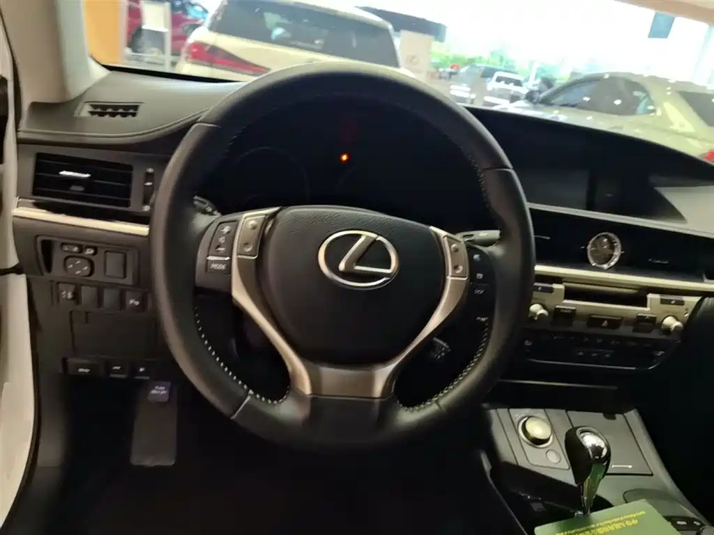 Lexus ES 2014 250 Elite Edition фото 17